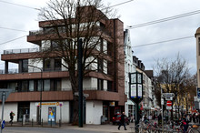 Blick in die Hauptstrasse, links die Commerzbank um 2013      Foto: R. Doll