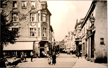 Benrather Markt, Hauptstrasse um 1900      Foto: Heimatarchiv Benrath